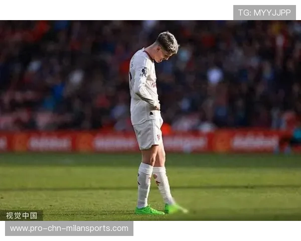 曼联反击如闪电，加纳乔潇洒挑射攻入一球