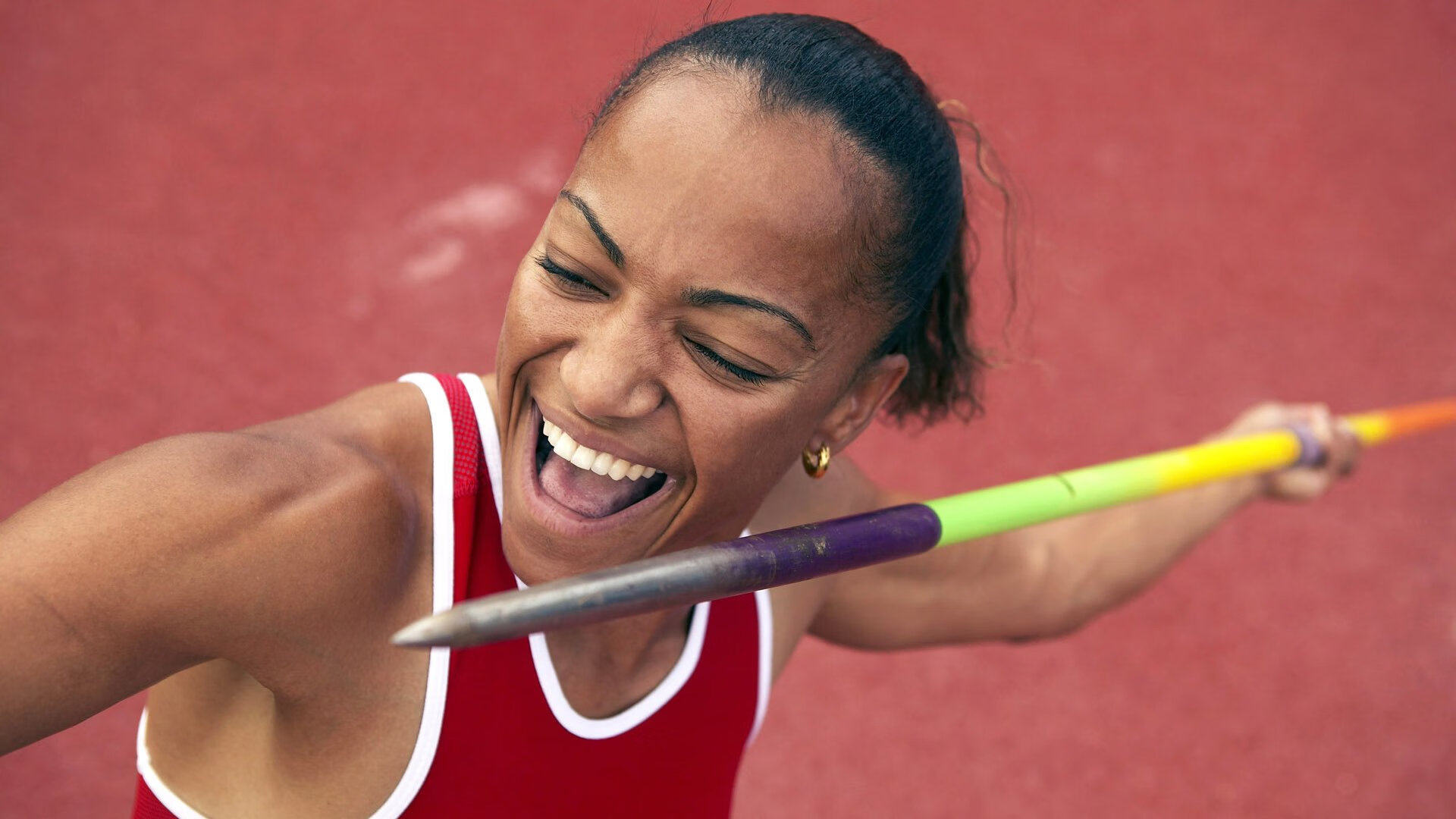 “汤姆·佩顿短泳突破领先，英国泳坛新传奇？”